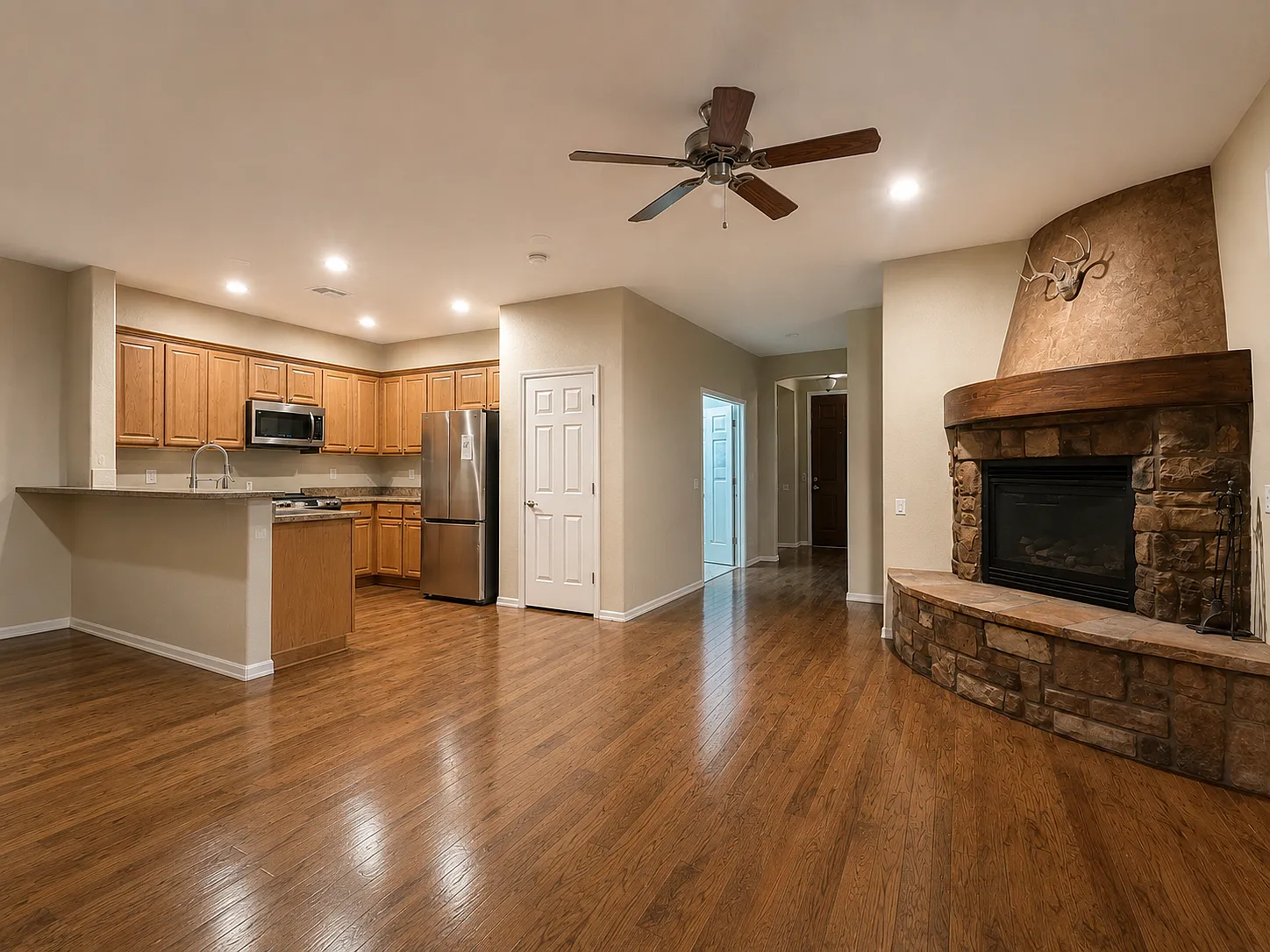 3 bed, 1632 sqft, $3,600 — Photo 3