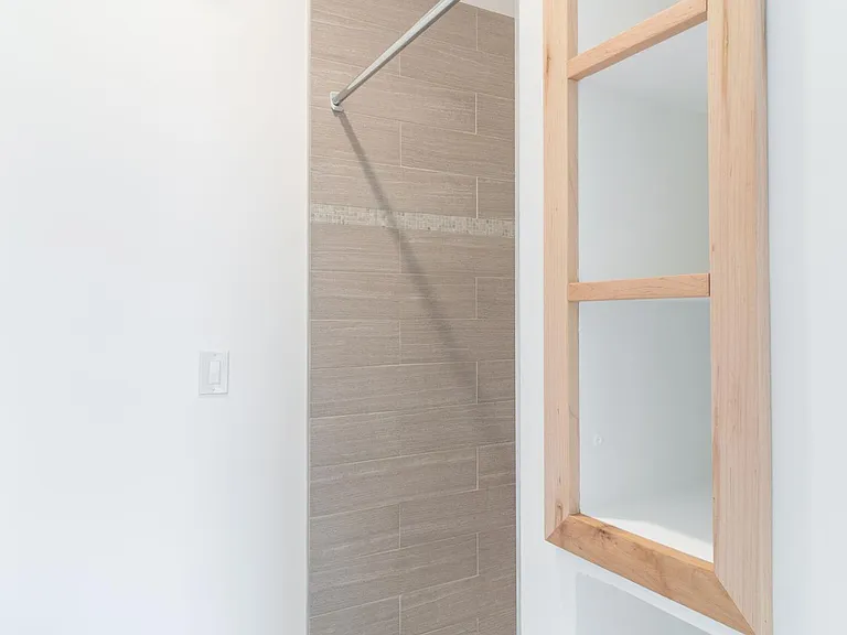 2519 Northwood Ave — Photo 10