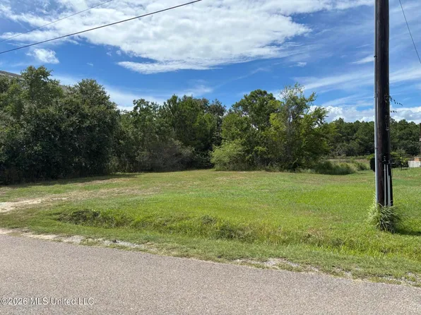 109 Pine Tree Rd, Bay Saint Louis, MS 39520