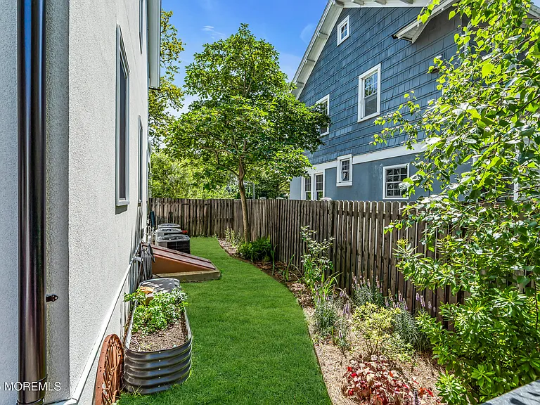 703 7th Ave — Photo 35
