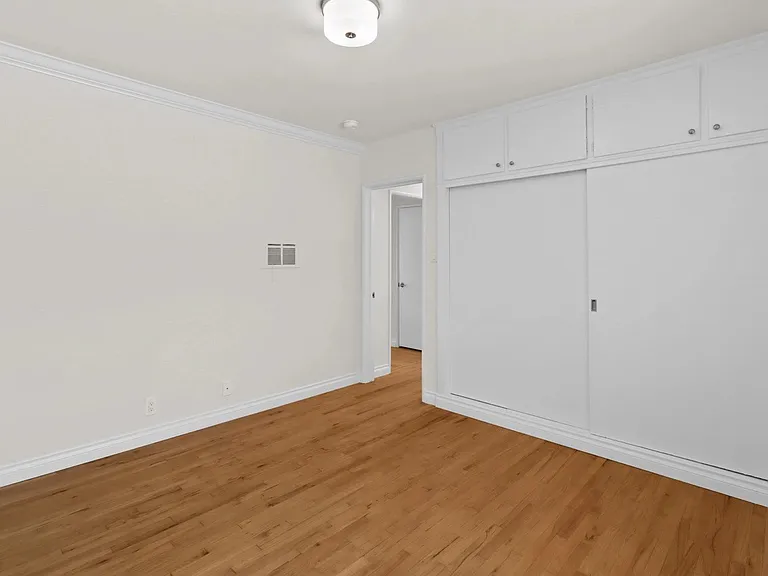 1219 Barry Ave #8 — Photo 13