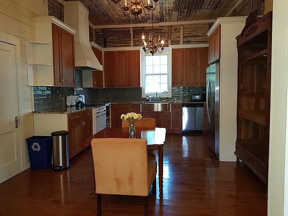 4th image of 1201 Farm St
