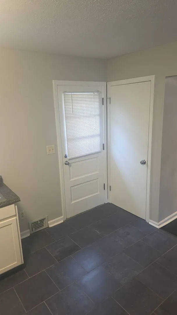 Cute 3BR, 2 BA home in Valley station — Photo 4