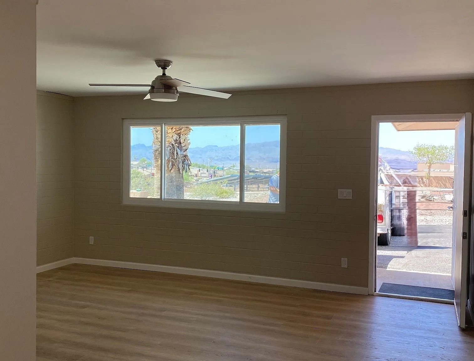 2 bed, 1000 sqft, $1,250 — Photo 3
