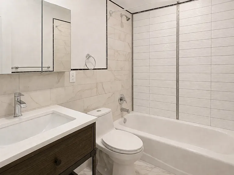 9 Holly Pl #1 — Photo 4