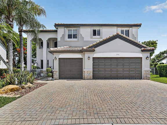 3rd image of 3701 Condor Ct
