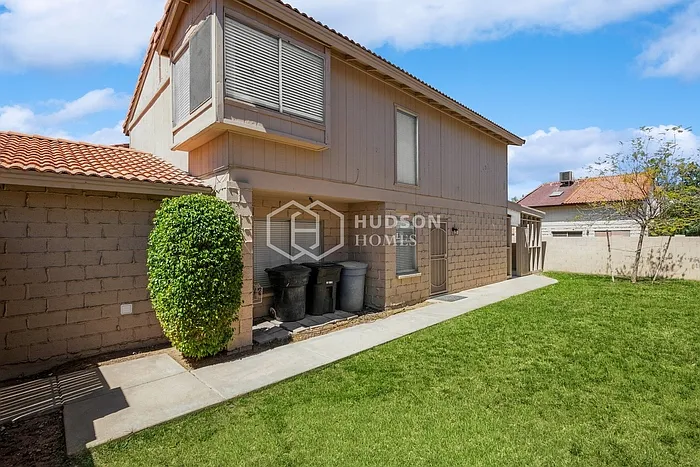 2708 W Temple St — Photo 17