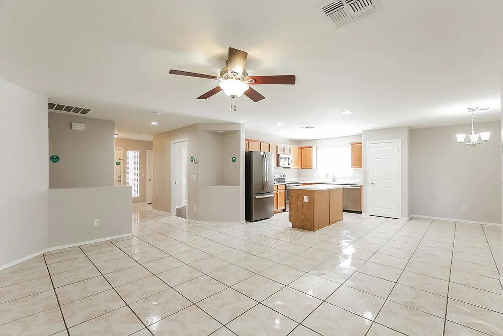 3 bed, 2.0 bath, 1528 sqft, $2,090 — Photo 4