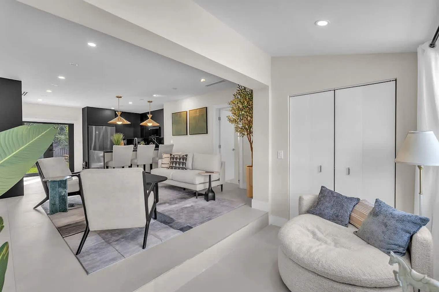 3 bed, 2.0 bath, 1399 sqft, $7,696 — Photo 4