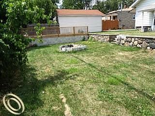 4th image of 1053 Holbrook Ave