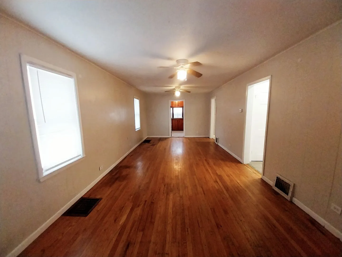 2 bed, 1 bath, basement, big yard — Photo 2