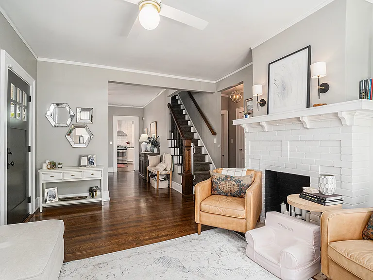 614 Cooledge Ave NE — Photo 3