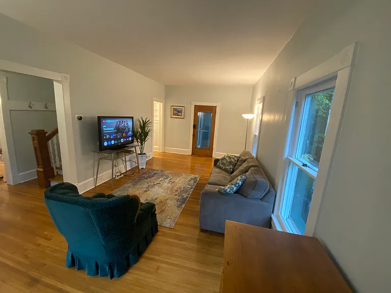 520 King George Ave SW — Photo 11