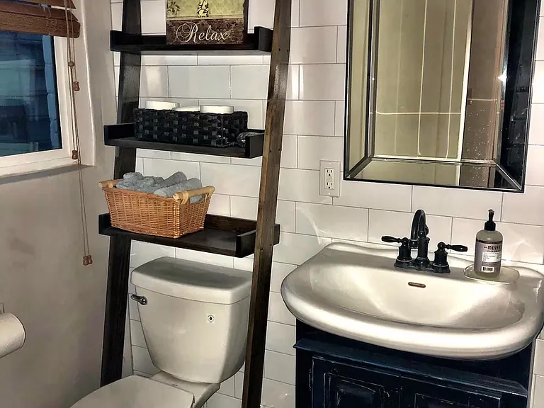 1635 E Solano Dr — Photo 11