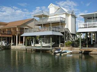 415 Westerly Dr, Tiki Island, TX 77554