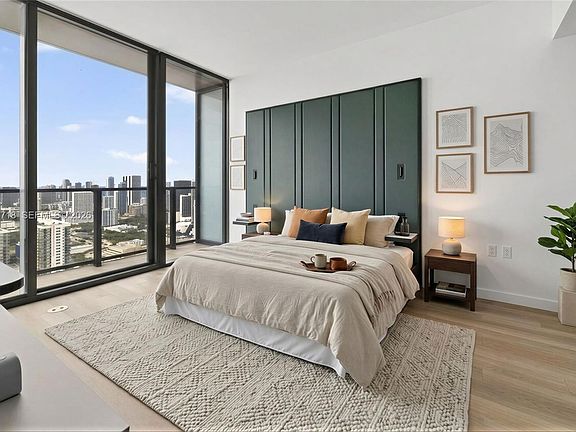 5th image of 20 NE 11th 4701 Miami #4701