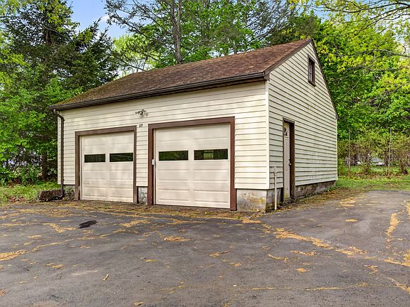 3rd image of 121 Cherry Hill Rd