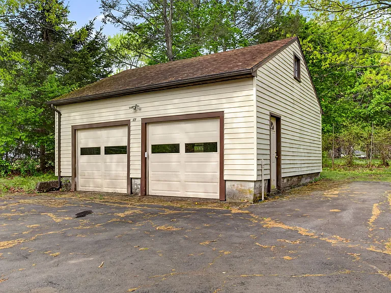 121 Cherry Hill Rd — Photo 3