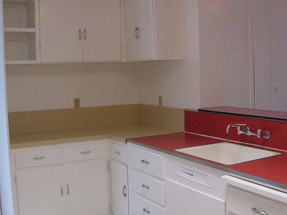 5th image of 612 Cambridge Ave