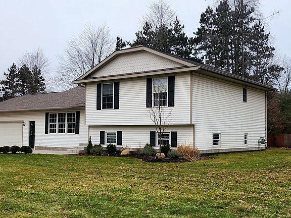 3rd image of 3321 Tall Pine Dr