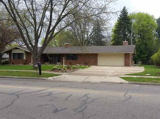 905 W Preston Rd, Mt Pleasant, MI 48858