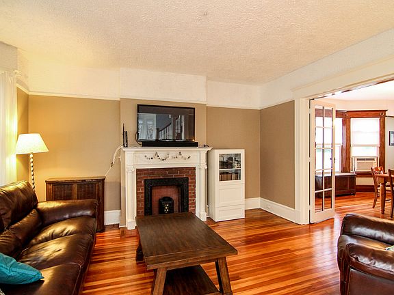 4th image of 10 Lawrence Ave