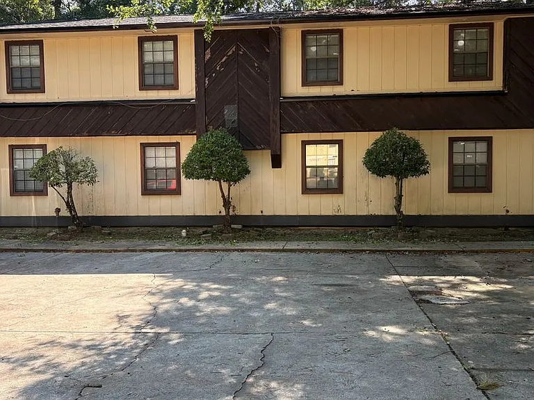 2002 Bradford Ct #D — Photo 9