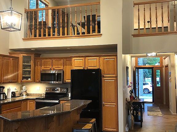 4th image of 9813 White Pine Ln