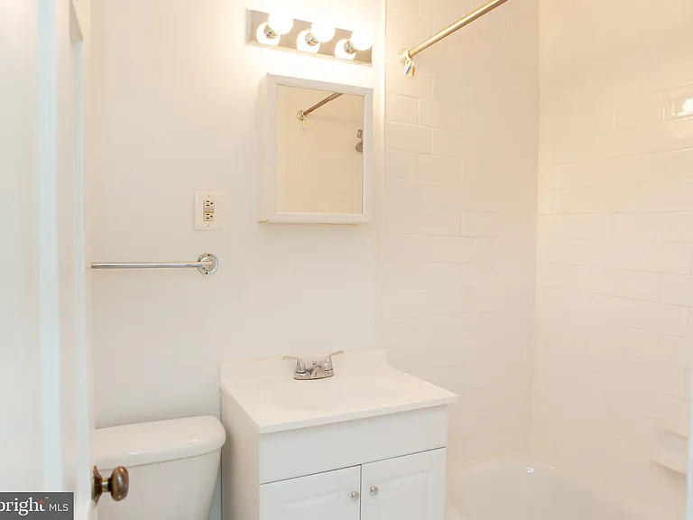 1712 W Abingdon Dr #301 — Photo 18