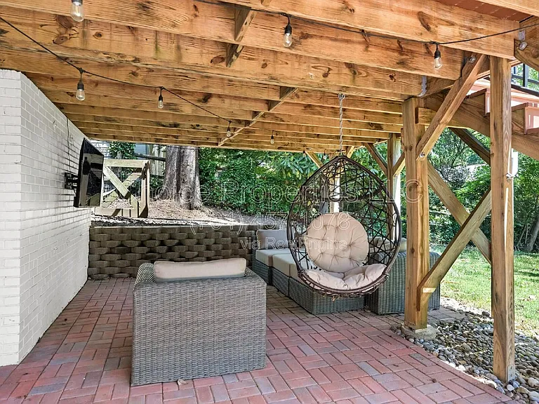 611 Poindexter Dr — Photo 29