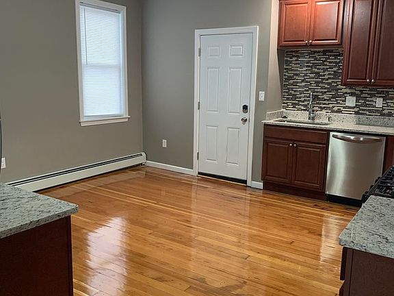 5th image of 26 Hawkins St APT 1