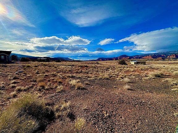 3rd image of S Cougar Ridge Rd