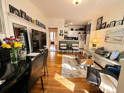 Building Photo - 1126 Commonwealth Ave #7