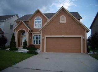 5800 NE Hidden Meadow Dr, Lees Summit, MO 64064