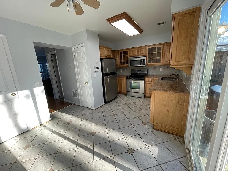 14759 Basingstoke Loop — Photo 3