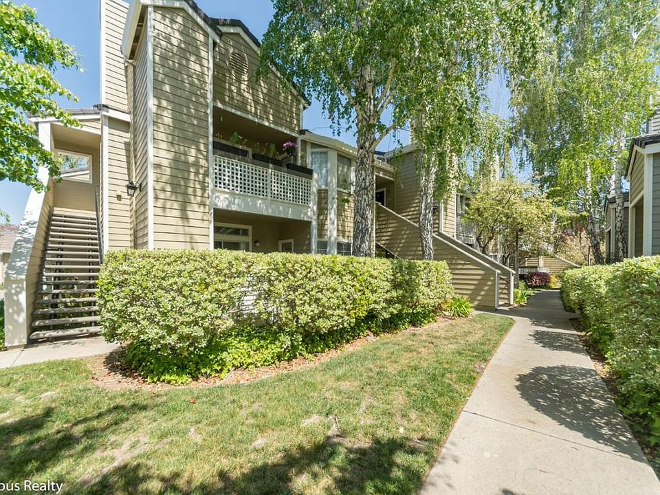 1st image of 990 Lake Isabella Way
