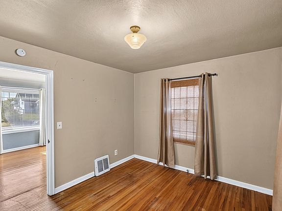 4th image of 2911 E Hoffman Ave