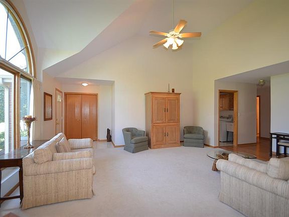 5th image of 21178 Lakeview Ln