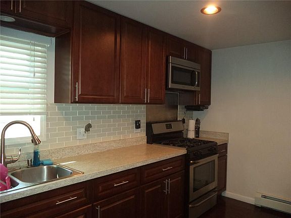 4th image of 332 Franklin Ave