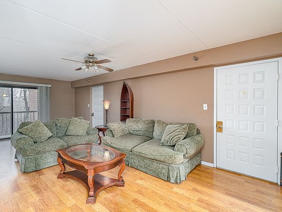 3rd image of 6020 Lake Bluff Dr Unit 202