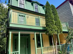 20 Hone St