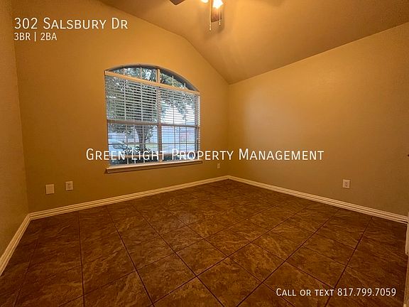 5th image of 302 Salsbury Dr