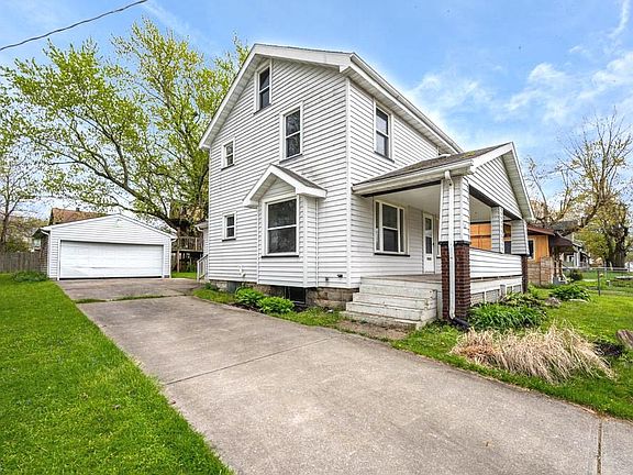 3rd image of 1716 Bonnie Brae Ave NE