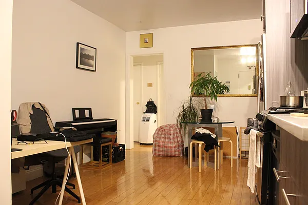 Rented by Premier Metro Realty Corp | media 11