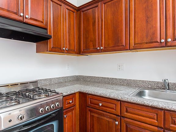 3rd image of 1362 Dekalb Ave APT 3L