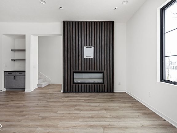 4th image of 1678 Coach Dr