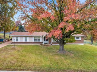 4955 Kennewick Dr, Florissant, MO 63033