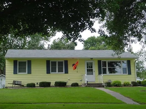 531 East St, Grinnell, IA 50112