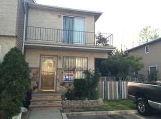 98 Long Pond Ln, Staten Island, NY 10304