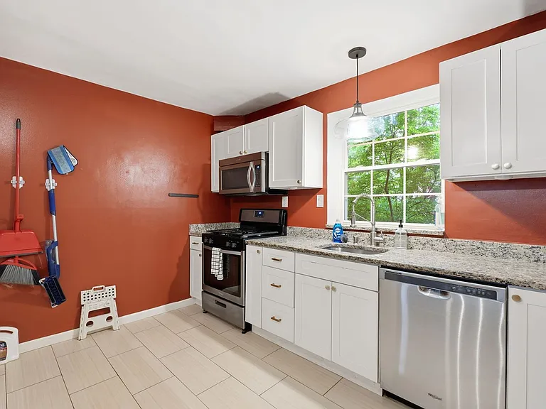 2940 Sycamore St — Photo 8